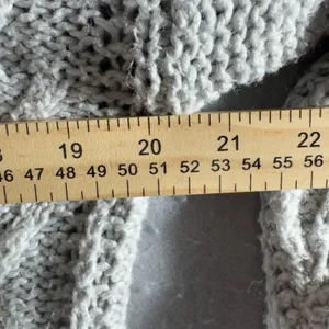 3276 | American Eagle Cable Knit Cropped V-Neck Sweater Gray Womens Small thumbnail 3