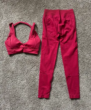 Women's 2-Piece Seamless Activewear Set - Racerback Sports Bra & Scrunch Butt Leggings size Small thumbnail 1