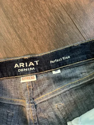 Ariat Dark Boyfriend Perfect Rise Cutoff Shorts 30R thumbnail 2
