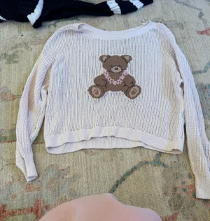 hollister sweater thumbnail 1
