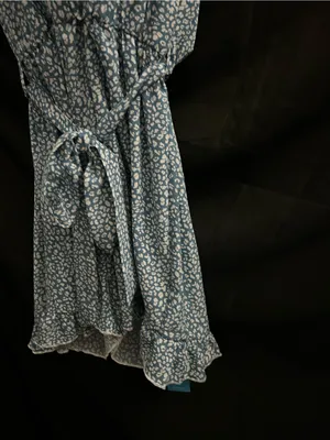Cupshe Women’s Sleeveless Blue & White Floral Printed Tie-Waist Romper MD NWT thumbnail 4