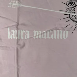Laura Marano Arrow Shirt Womens‎ Med Pink Comfort Colors Graphic Tee Music Tour thumbnail 2