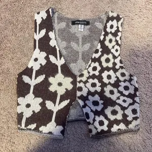 Urban Outfitters Vest Sweater with flowers thumbnail 1