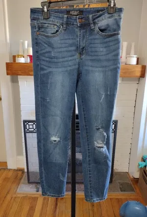 Judy Blue Relaxed Fit distressed jeans thumbnail 1