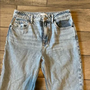 Zara Blue Straight Leg Denim with Vintage Appeal thumbnail 2