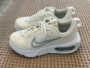 Nike Tennis Shoes thumbnail 3