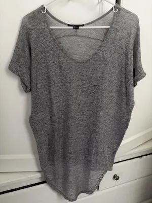 Forever 21 Heather Gray Short Sleeve Hi-Low Top Size Small thumbnail 4