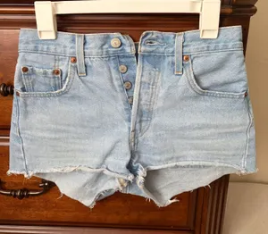 Levi’s 501 denim shorts thumbnail 1