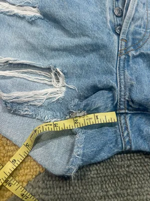 Levi’s 501 Denim Jean Shorts Light Wash Distressed Frayed Button Fly Size 31 thumbnail 2