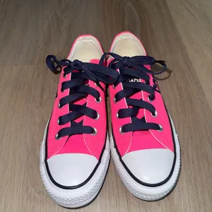 Dallas Cowboys NFL Football Pink & Blue Converse - Size 6 thumbnail 4