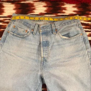 Levis 501 Denim Jeans 28x32 Light Wash Blue Straight Button Fly BIG E Frayed Hem Premium 12501-0373 Measurement in pics thumbnail 7