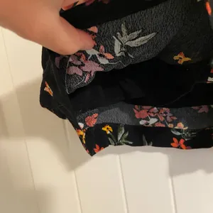 Olivaceous women’s floral miniskirt‎ — medium thumbnail 4