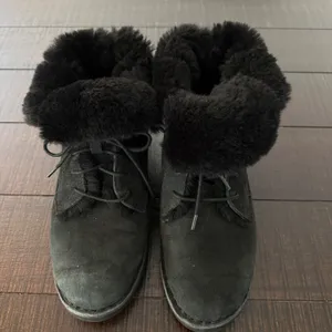 UGG Quincy Boots Black Suede Sheepskin Lined Combat Winter Ankle Women Sz 9.5 thumbnail 3