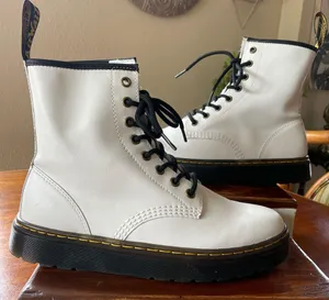 NWOB Dr Martens Jadon Boot Smooth Leather Platforms White Size 8 Women thumbnail 1