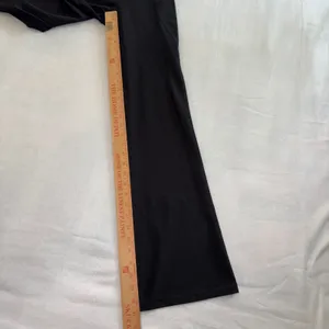 Old Navy Active Powersoft High Rise Slim Boot-Cut Yoga Pants Black Sz. M Pockets thumbnail 4