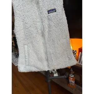 Patagonia Women's Los Gatos Vest in Birch White featuring a high-pile fleece XS thumbnail 3