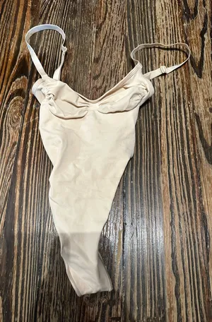 SKIMS NWOT Seamless Sculpt shapewear bodysuit thong size small thumbnail 1