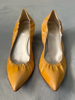Alternative yellow patent leather scrunch trim Heels Size 39: Made in Italy thumbnail 1