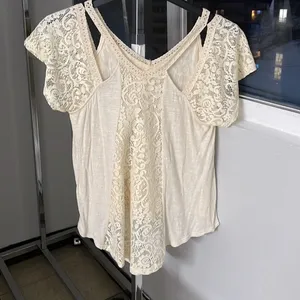 Doe & Rae Cold Shoulder Hi Lo Lacey Top size Large Cold Shoulder EUC thumbnail 2