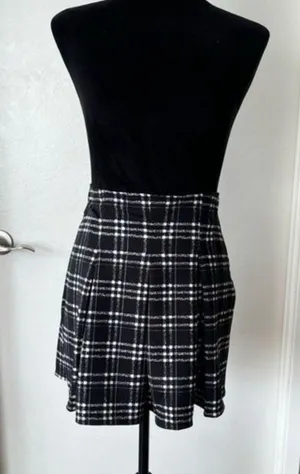 Lux LA Women’s Plaid Mini Skirt Black Size Medium thumbnail 1