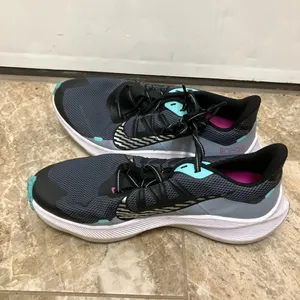 Nike Air Zoom Winflo 7 Sneaker IN black and blue thumbnail 6