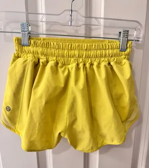 Lululemon Hotty Hot 2.5" Shorts thumbnail 2