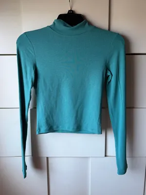 Storia cropped long sleeve turtleneck thumbnail 1