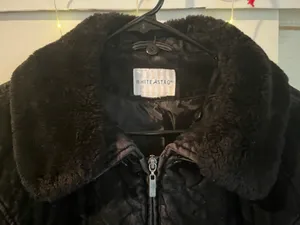 Vintage Black White Stag zip-up jacket featuring a plush faux-fur collar - Size M thumbnail 3
