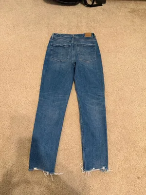 American Eagle Outfitters Blue Distressed Hem Women’s Mom Jeans thumbnail 3