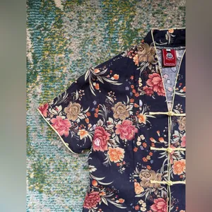 Vintage Asian inspired floral button front blouse, size medium Blue thumbnail 5