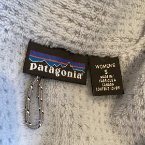 Patagonia black hooded fleece lined jacket size Small thumbnail 7