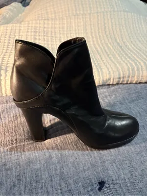 Vera Wang Black Leather Block Heel Ankle Boots thumbnail 7