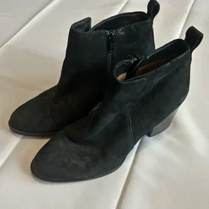 Sofft Ware Black Suede Ankle Heeled Boots Womens Size 9M Metallic Shimmer thumbnail 1
