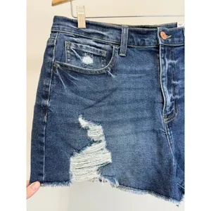 SO High Rise Mom Shorts Distressed Raw Hem Denim NWT Sz17/33W thumbnail 4