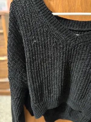 American Eagle Chenille V-Neck Crop Pullover Sweater thumbnail 3