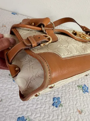 Salvatore Ferragamo VTG Gancini 2-Tone Leather Embossed Gold Hardwear Bag thumbnail 5