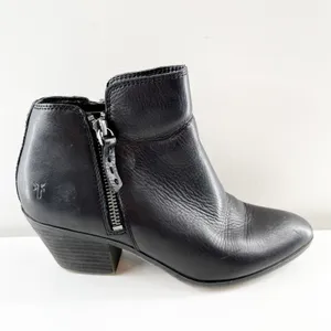 Frye Judith Leather Block Heel Almond Toe Zip Ankle Bootie Black 7 thumbnail 2