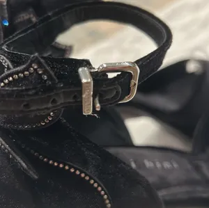 GIANNI BINI Karmello Velvet Flower Ankle Strap Black Platform Heels thumbnail 12
