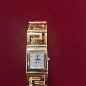 Vintage Gruen Mother of Pearl Genuine Diamond Quartz Ladies Watch thumbnail 4