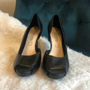 Black Leather Cut Out Peep Toe Pumps thumbnail 2