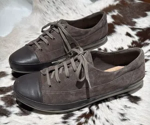 Clarks‎ Women’s Lorry Grace Suede Sneakers Size 7.5 B78 thumbnail 1