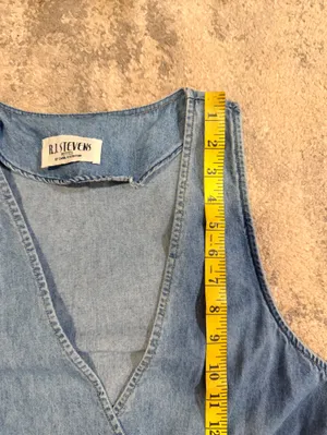 R.J. Stevens Petites Light Blue Denim V-Neck Dress thumbnail 5