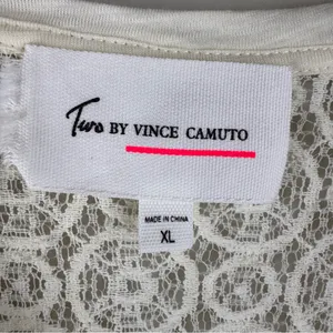 Two by Vince Camuto Tribal Beat Lace Inset Shark Bite‎ Hem Shirt Top Chalk Sz XL thumbnail 3