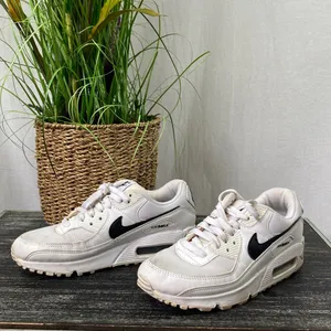 Nike Air Max DH8010 White & Black Athletic Sneaker Shoes 7 thumbnail 2