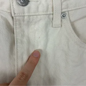 Levi’s Cream 70s High Slim Straight Cutoff Denim Shorts Size 27 thumbnail 9