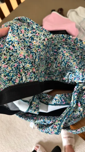 Floral sports bra built in bra thumbnail 4