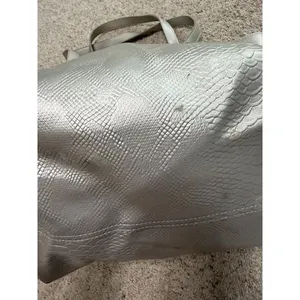 Bath & Body Works Silver Snakeskin Tote Bag Zipper Metallic Faux Leather Purse thumbnail 6