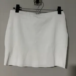 House of CB Mariella White Knit Mini Skirt Size M thumbnail 5