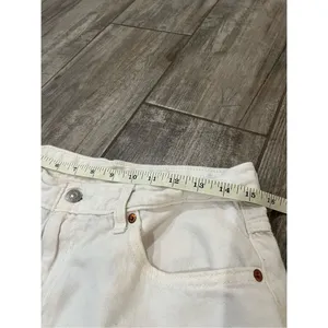 White Levi’s Mom Shorts Size 30 thumbnail 3