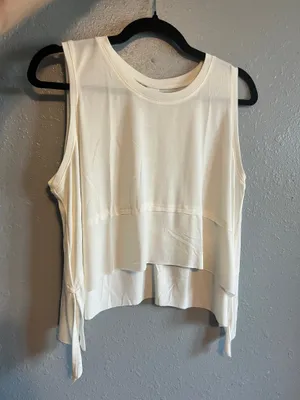 Ododos Amazon White Cropped Tank Size M thumbnail 1
